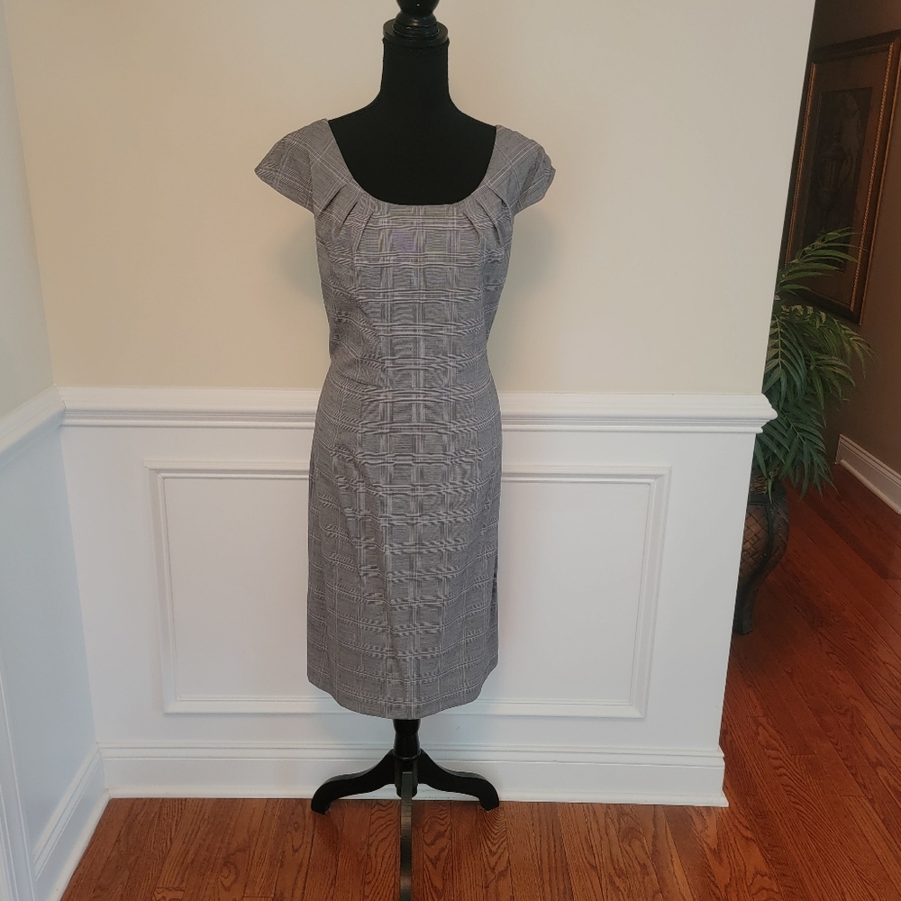 Traces Black and White Dress